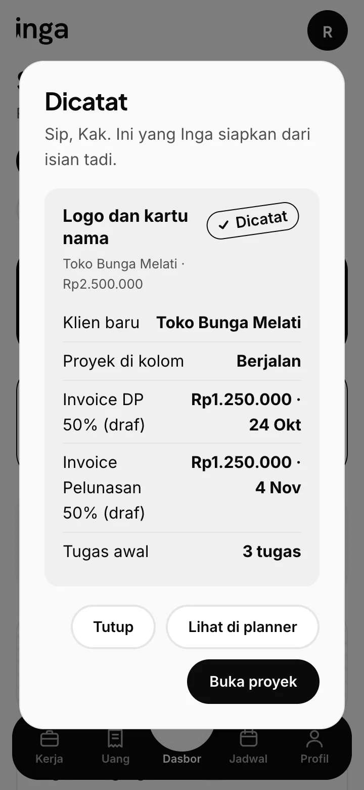 Hasil Catat klien: klien baru, proyek di kolom Berjalan, invoice DP dan pelunasan, dan tiga tugas awal