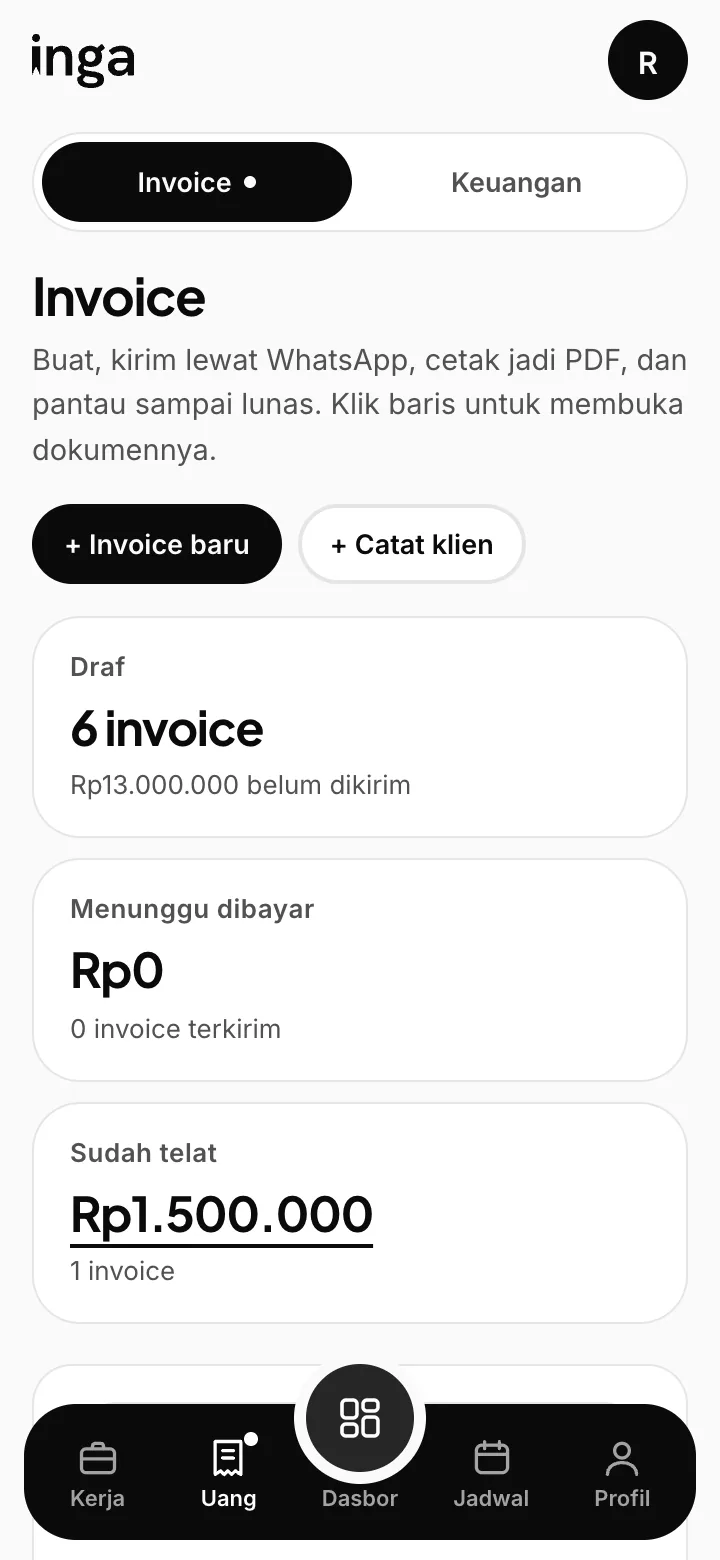 Daftar invoice di HP dengan status draf, terkirim, dan lunas